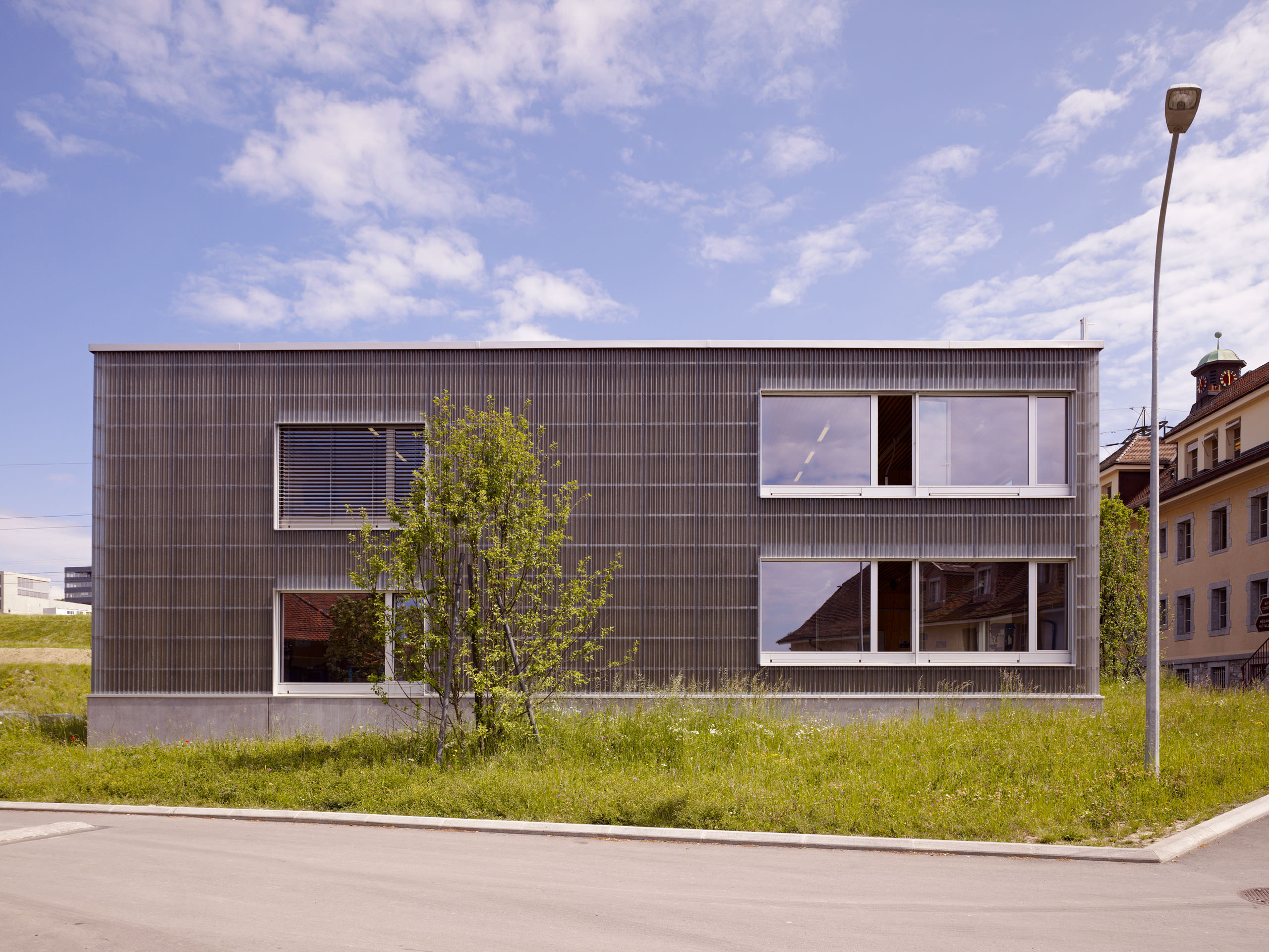 E09270 P45 028431 j2560